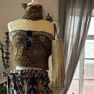 Giant scarf that can be worn as a top